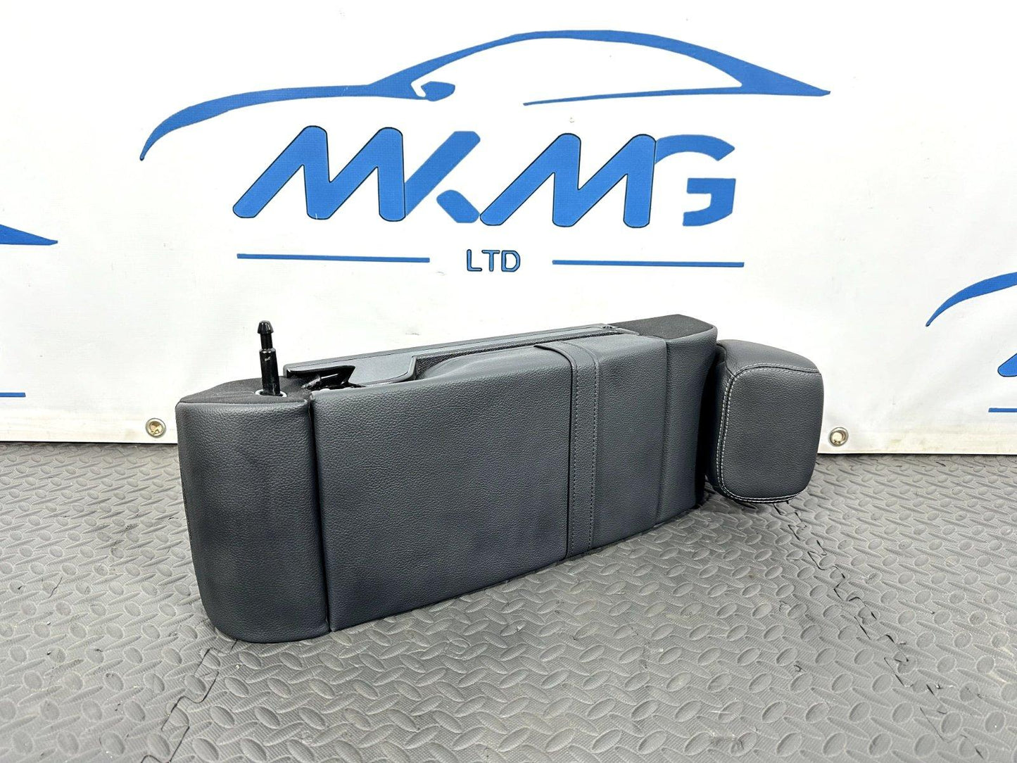 14-21 MERCEDES BENZ C300 W205 REAR SEAT ARMREST CUP HOLDER BLACK LEATHER