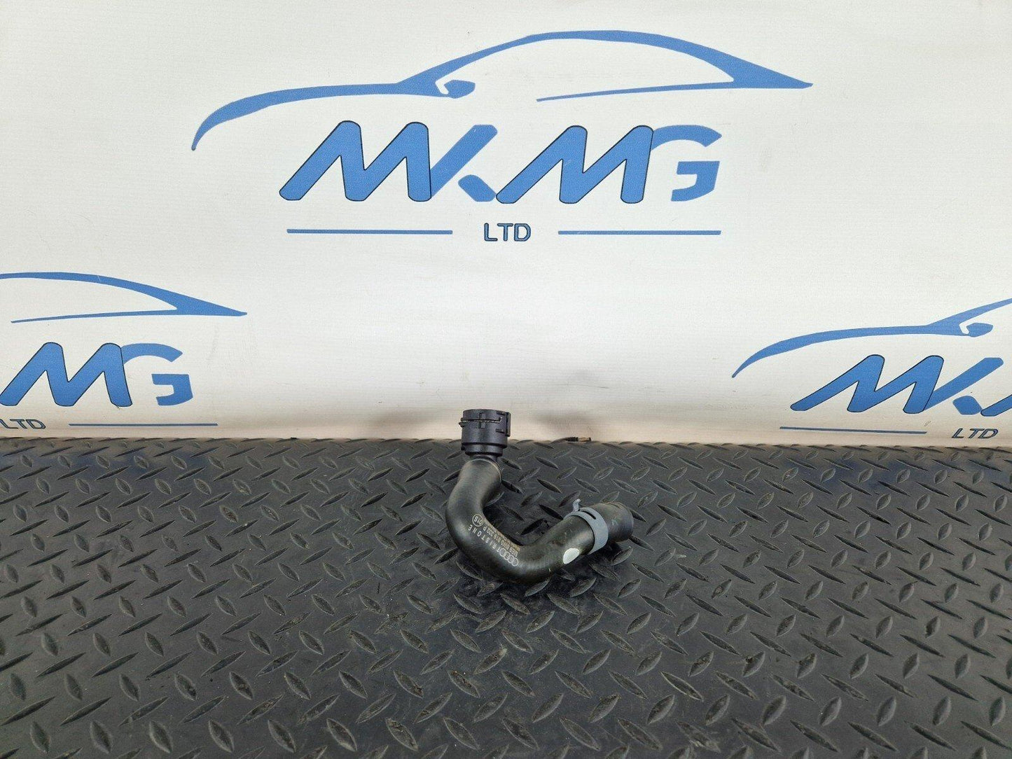 16-19 AUDI A4 AVANT B9 S-LINE 3.0TDI CSW ENGINE WATER COOLANT PIPE 8W0819332P