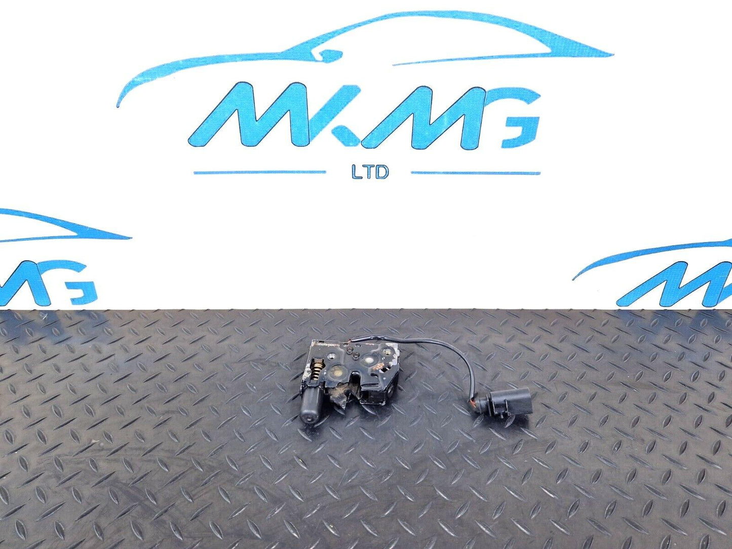 15-18 AUDI A7 4G GENUINE BONNET CATCH LATCH MECHANISM 4G0823509C