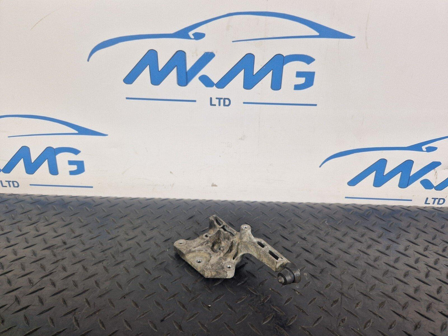 14-21 MERCEDES BENZ C300h W205 AIR FILTER HOUSING MOUNT BRACKET A6510940727