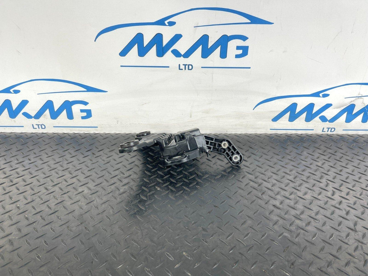 2019-ON  LAND ROVER DISCOVERY L550 AIR FILTER BOX MOUNTING BRACKET K8D2114B06A