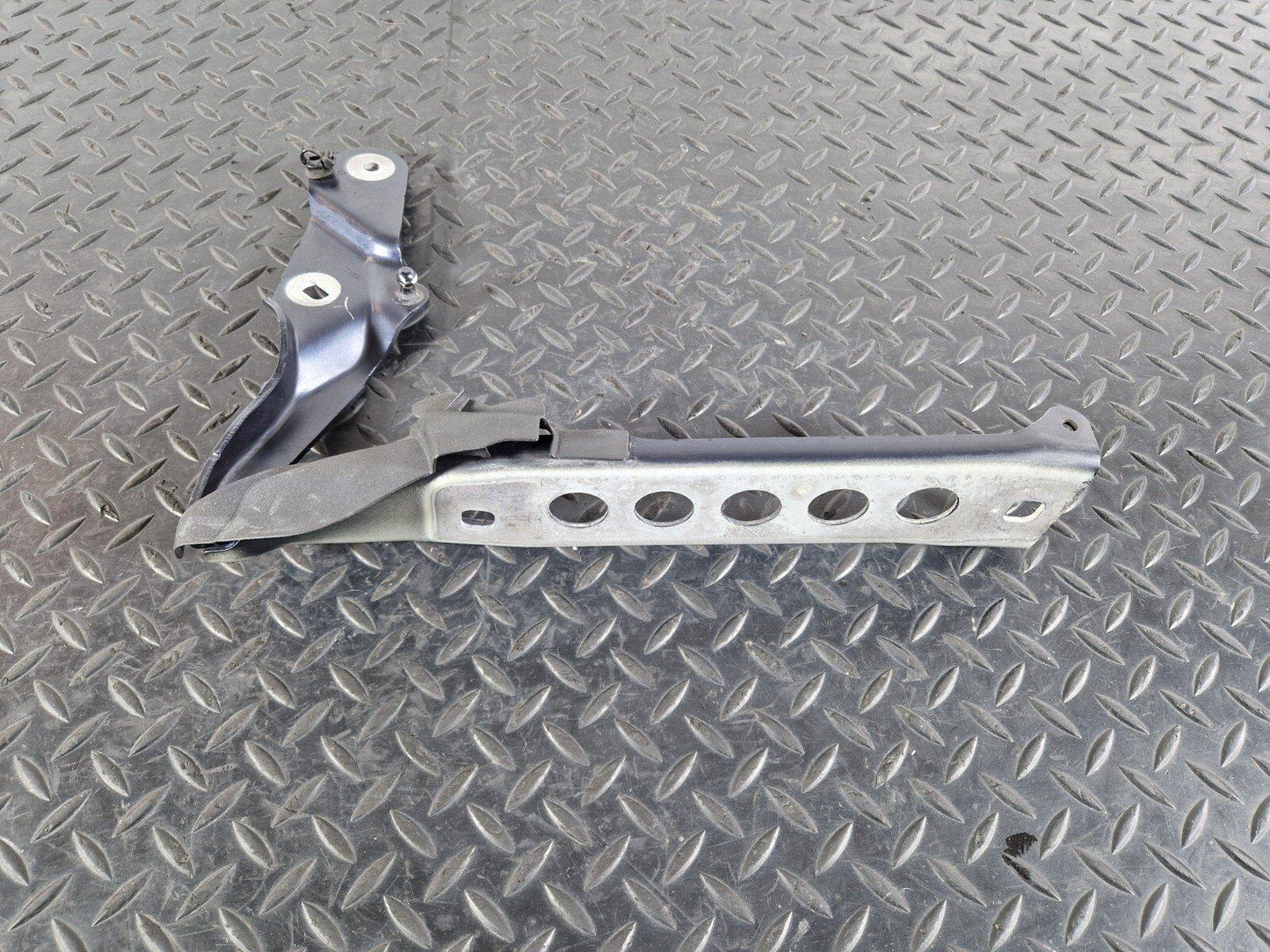 10-17 AUDI A8 4H FRONT RIGHT O/S BONNET HOOD HINGE IN BLUE 4H0823302D