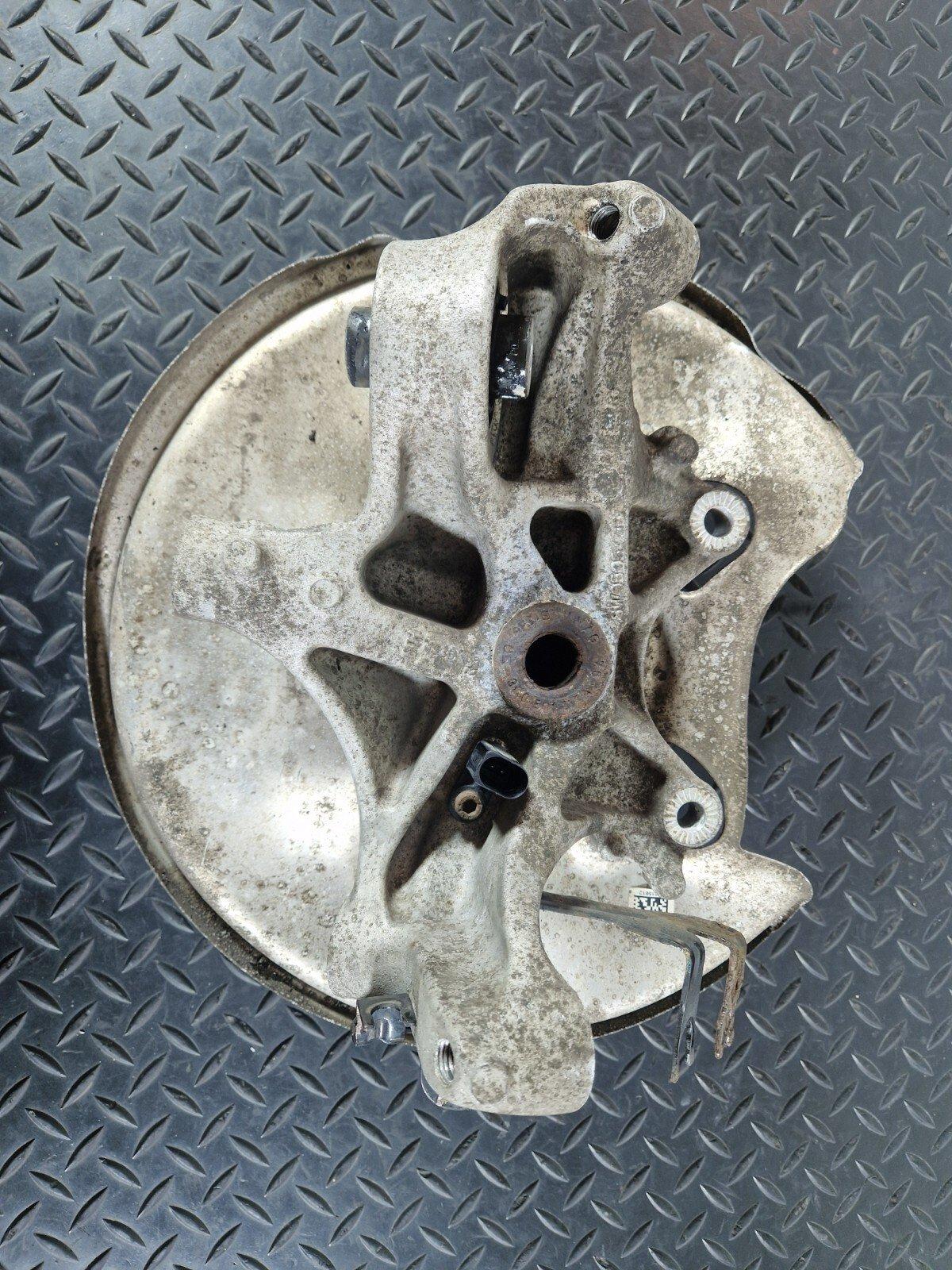 16-19 AUDI A4 B9 GENUINE REAR RIGHT WHEEL HUB SPINDLE 8W0505460C 8W0615612