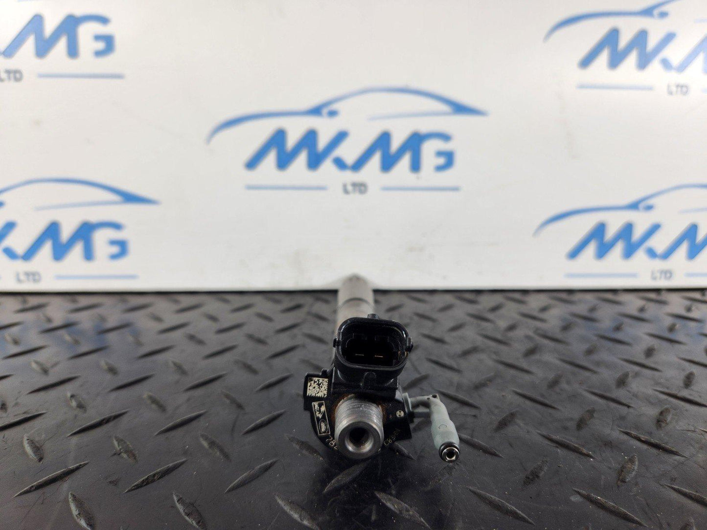 RANGE ROVER EVOQUE L551 CLUTCH CYLINDER TUBE TO UPPER CONNECTOR M8D27K592BB