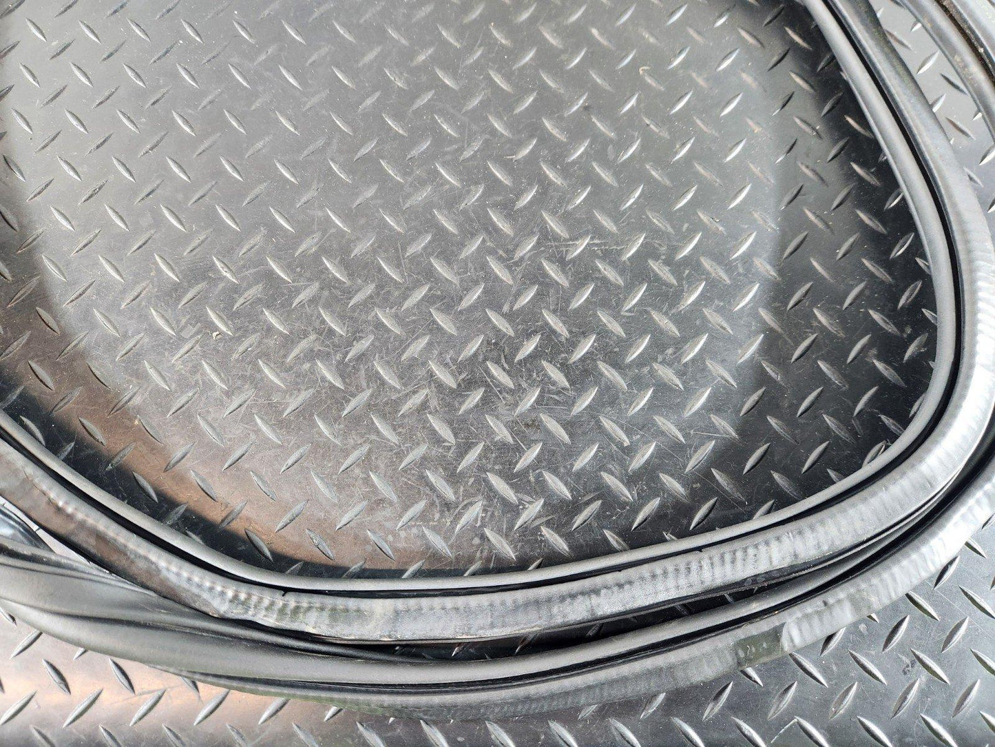 16-20 AUDI Q7 4M GENUINE REAR LEFT & RIGHT DOOR SEAL RUBBER STRIP 4M0833721C