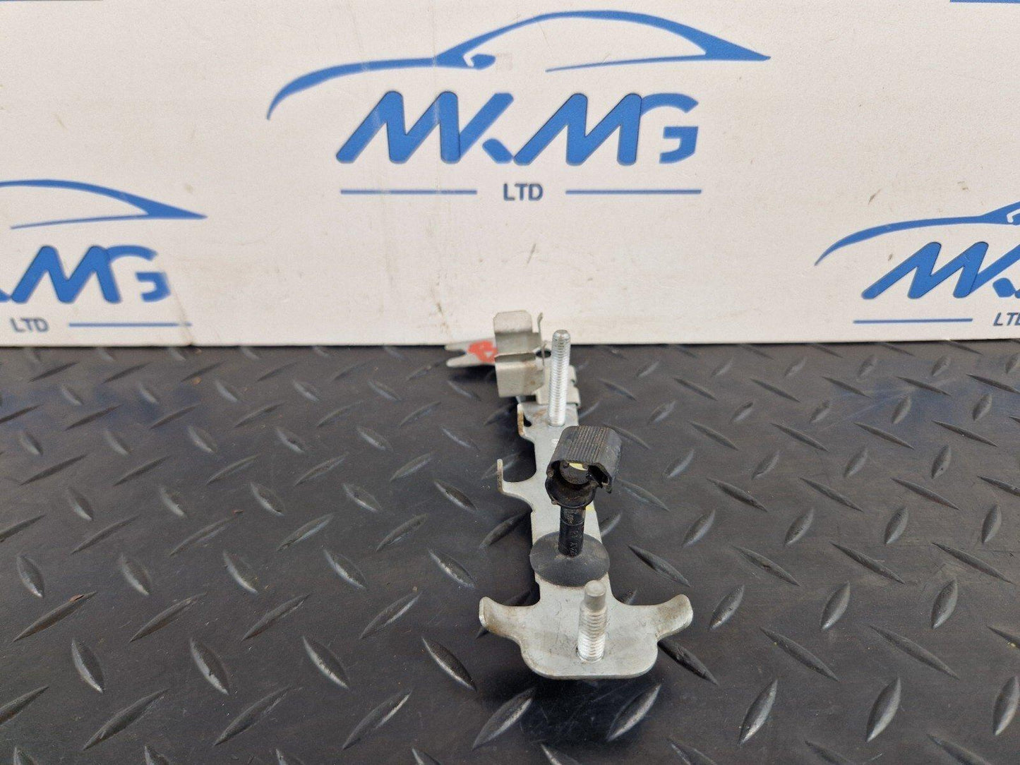 11-19 MERCEDES BENZ ML W166 EXHAUST SYSTEM PRESSURE SENSOR BRACKET A2464900840