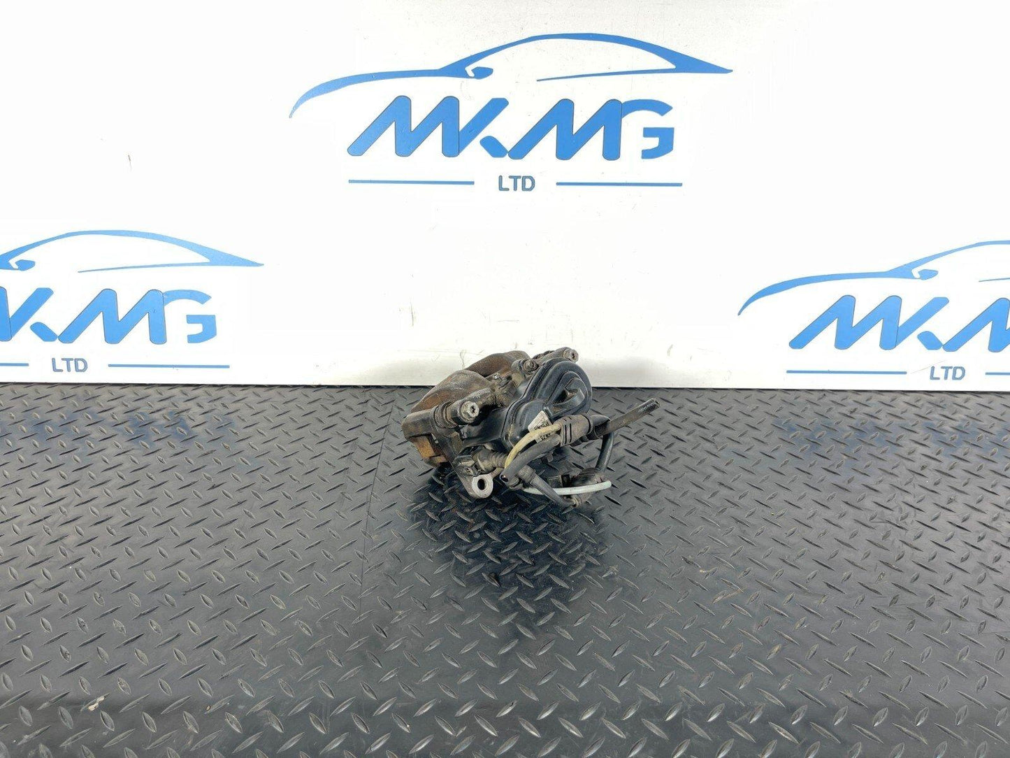 16-19 AUDI A4 B9 GENUINE REAR UK LEFT ELECTRIC BRAKE CALIPER 8W0615405AA