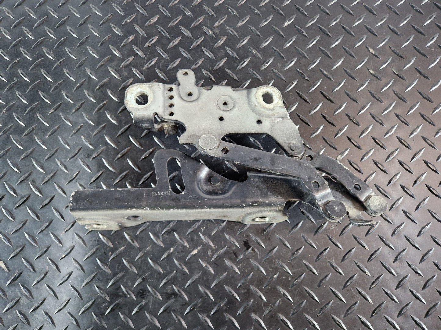 BMW 5 SERIES F10 GENUINE RIGHT O/S BONNET HOOD HINGE 13389610