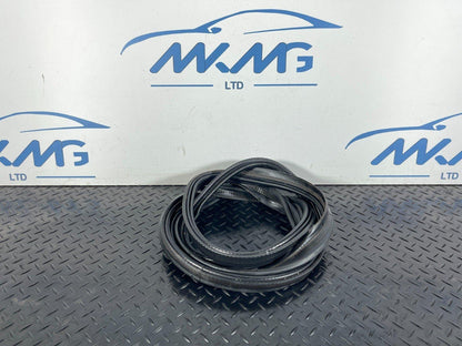 16-19 AUDI A4 B9 SALOON GENUINE TAILGATE RUBBER SEAL 8W5827705D