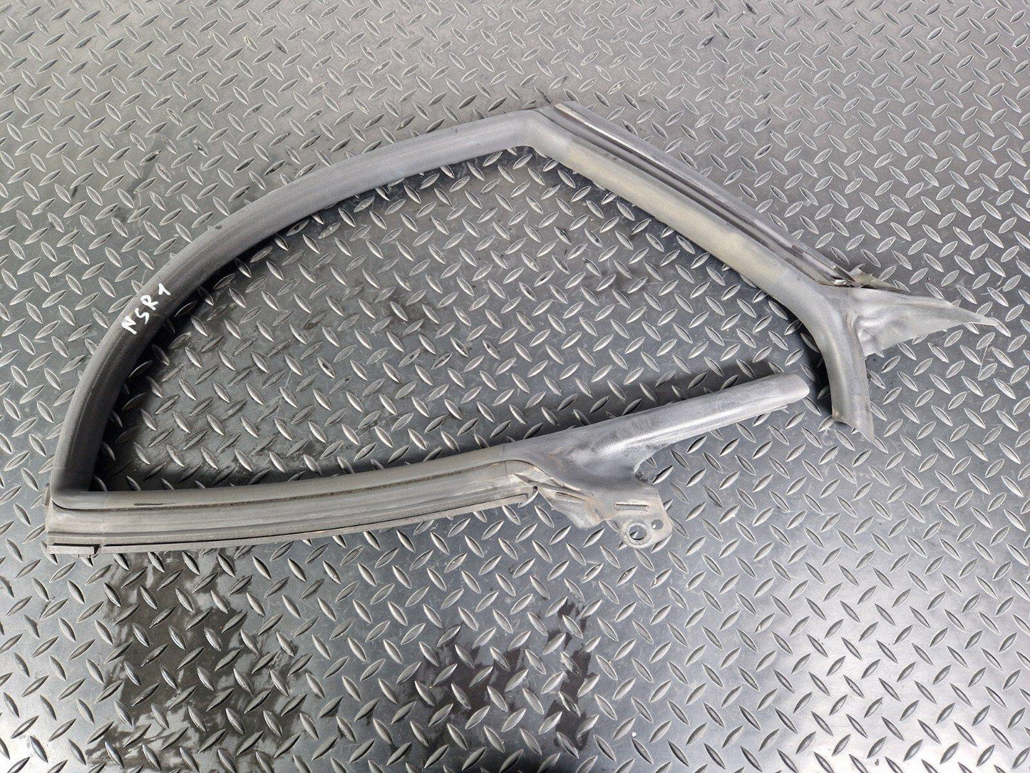 15-18 AUDI A7 4G GENUINE OEM REAR LEFT N/S UPPER DOOR RUBBER SEAL 4G8845695H
