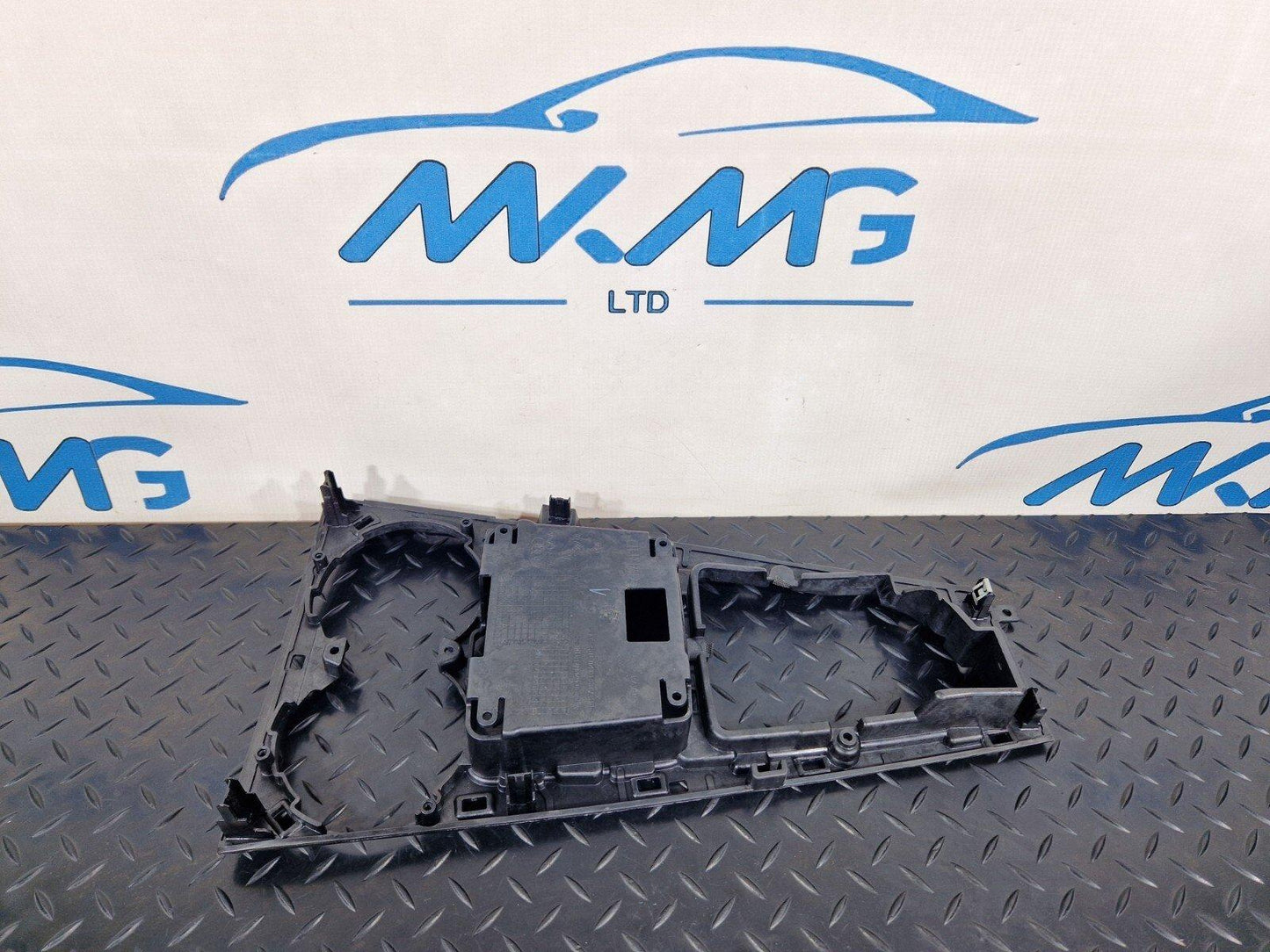 16-23 AUDI S5 COUPE GENUINE CENTRE CONSOLE TRIM 8W2864261A