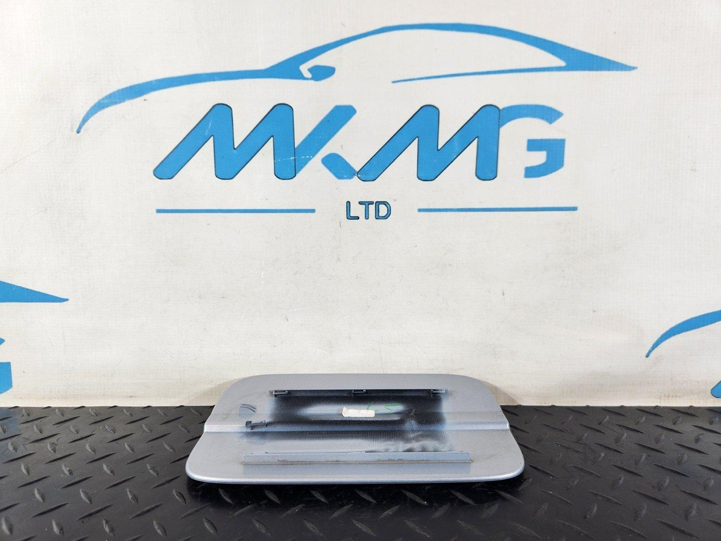 16-19 AUDI A4 B9 FUEL FILLER FLAP DOOR CAP COVER IN SILVER 8W0809907
