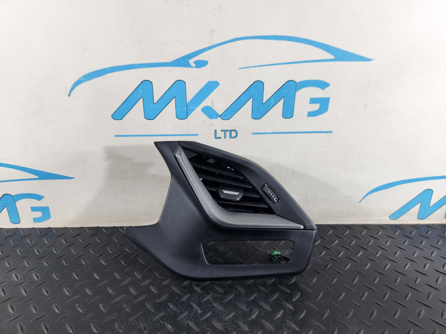 BMW 118i F40 Hatchback Air Vent Grill Light Switches Genuine D0963112501