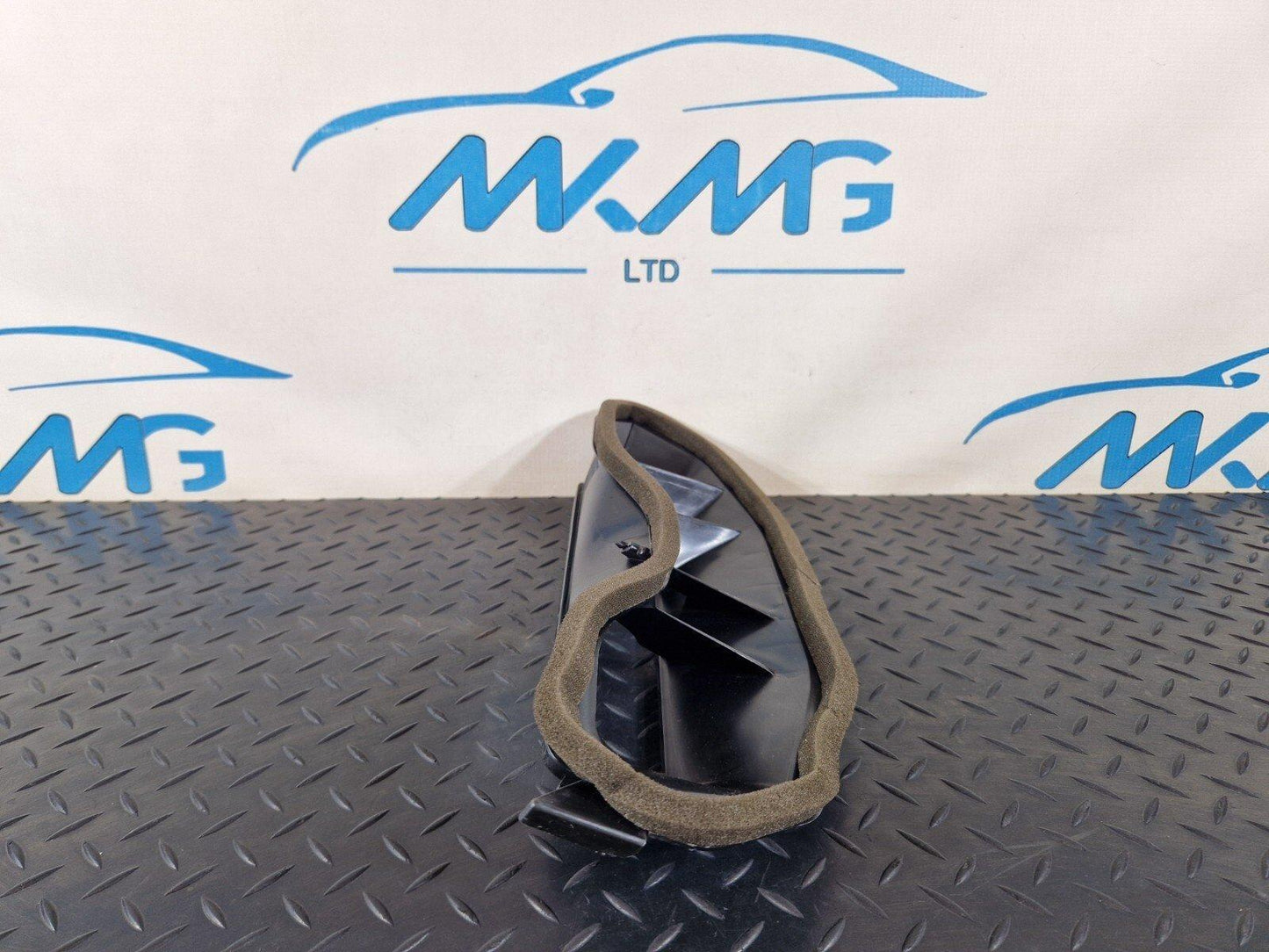 16-19 AUDI A4 B9 OEM GENUINE DASHBOARD AIR VENT DUCT TRIM 8W2858431