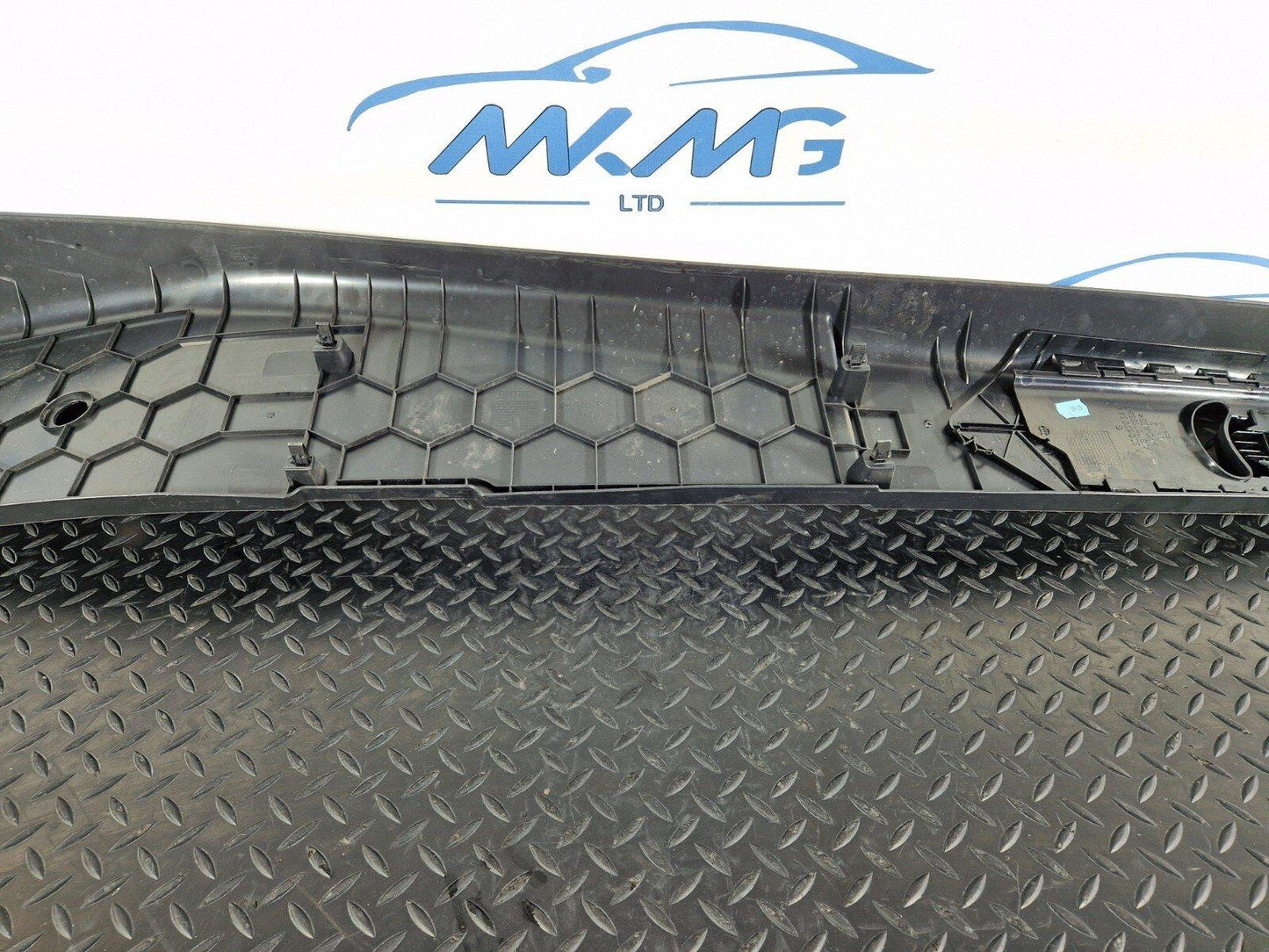 18-ON MERCEDES BENZ SPRINTER W907 LEFT SIDE B PILLAR TRIM COVER A9076903200