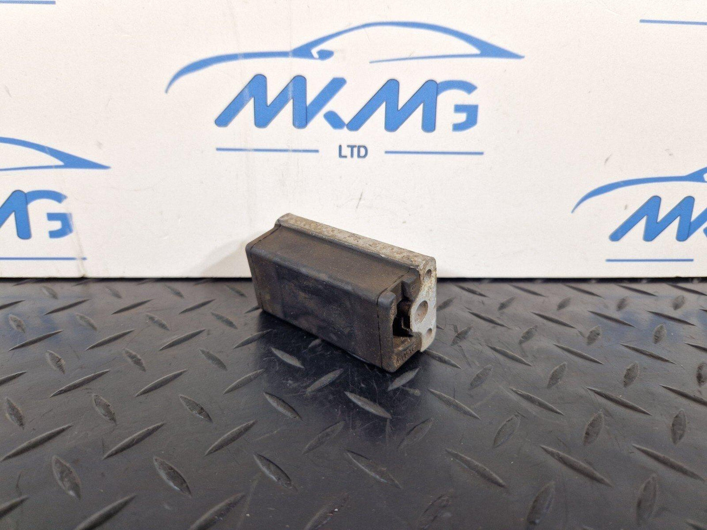 16-19 AUDI A4 B9 S-LINE OEM REAR SUSPENSION SUBFRAME RUBBER ABSORBER 8W0599271