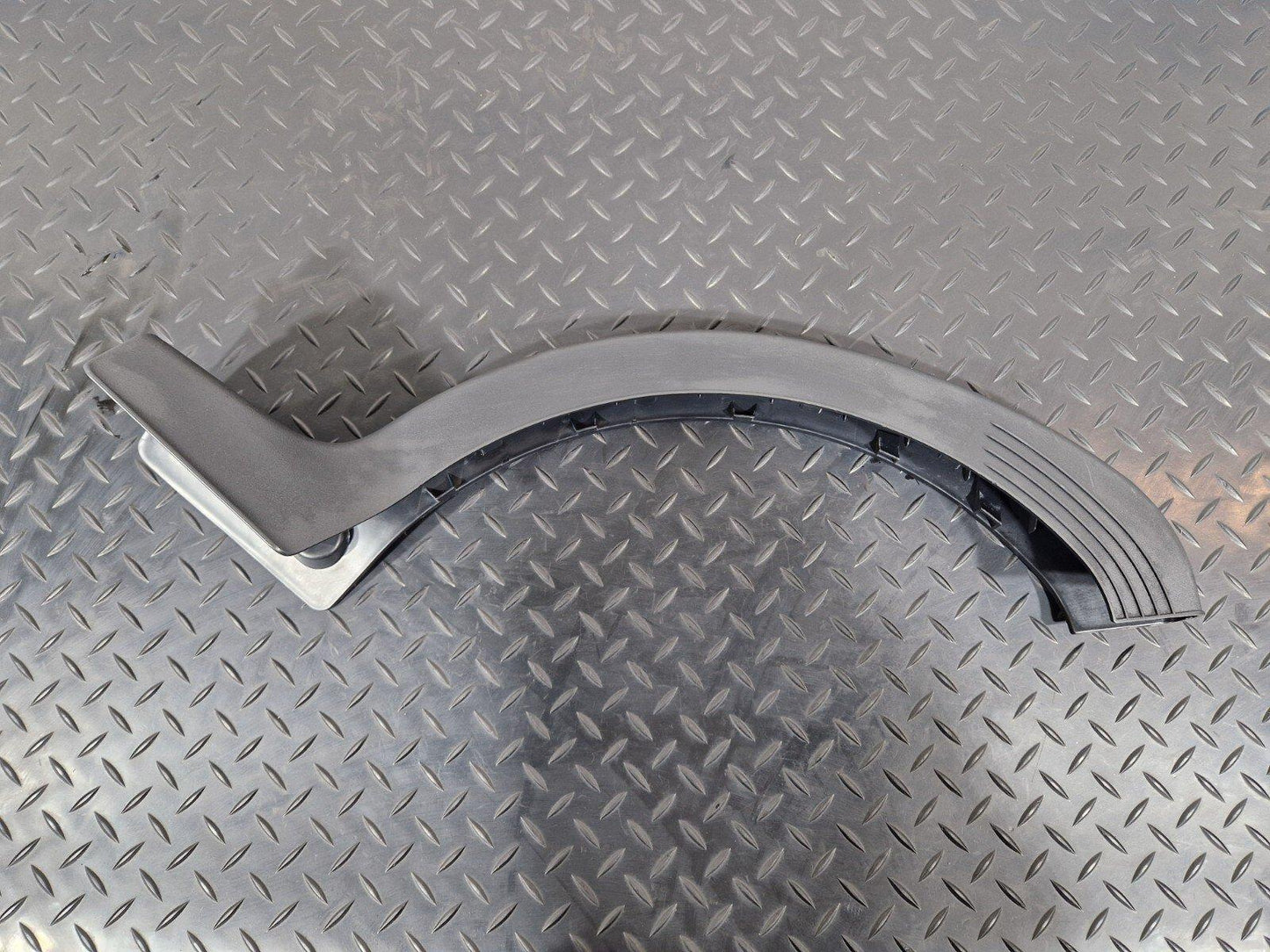 19-ON MERCEDES BENZ CLA C118 TRUNK LID HINGE COVER TRIM RIGHT A1188210100