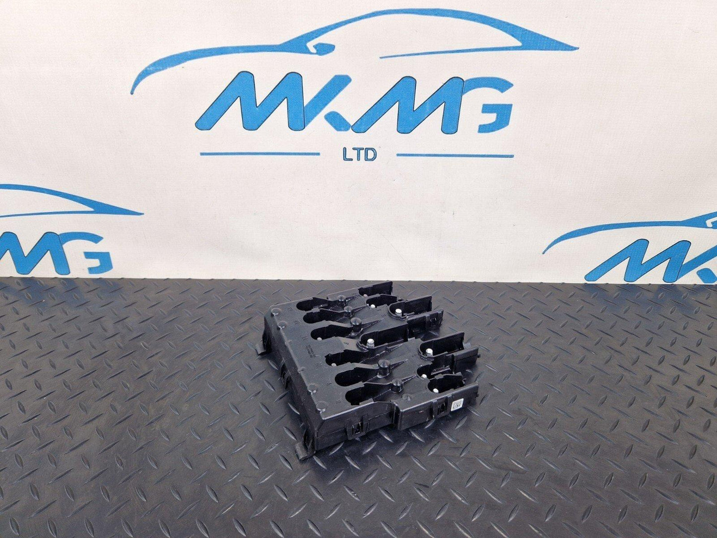 18-ON MERCEDES BENZ SPRINTER  W907 BATTERY TERMINAL FUSE BOX A9075401805
