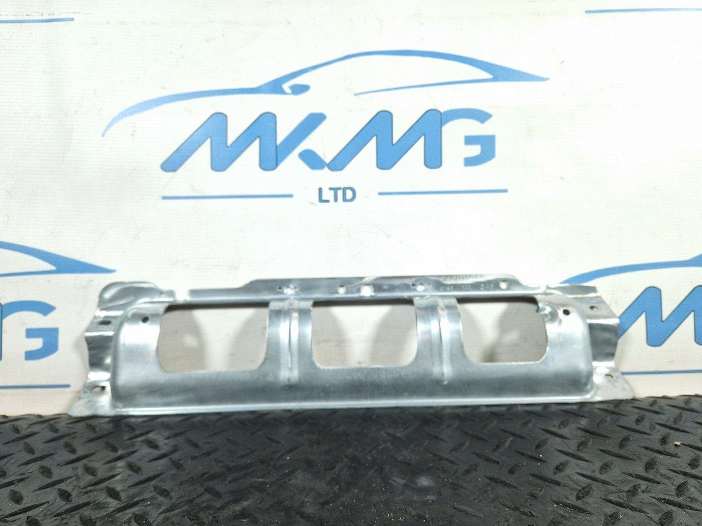 16-19 MERCEDES BENZ GLE W166 GENUINE DASHBOARD SUPPORT BRACKET A1666890014