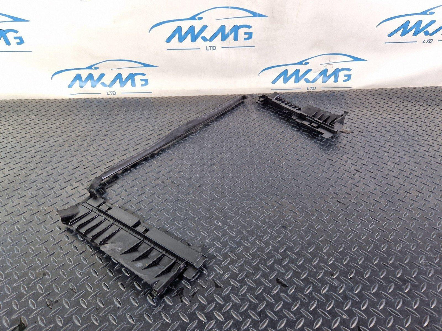 14-21 MERCEDES BENZ C200 W205 RADIATOR AIR GUIDE DUCT A2055050130