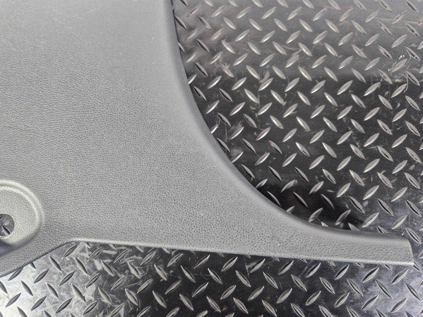 12-18 MERCEDES BENZ W176 PASSENGER SIDE LOWER B-PILLAR COVER TRIM A1766920100