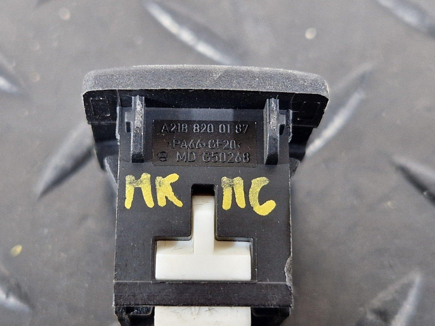 18-ON MERCEDES BENZ A CLASS W177 GENUINE USB PORT SOCKET CONNECTOR A2188200187