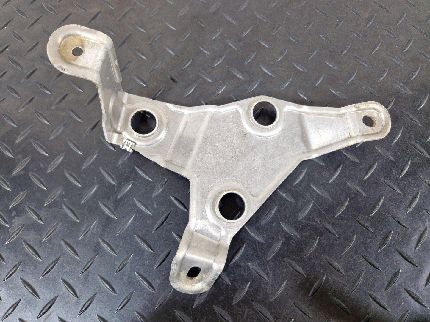 10-17 AUDI A8 4H ABS PUMP MOUNT BRACKET HOLDER 4H2614125