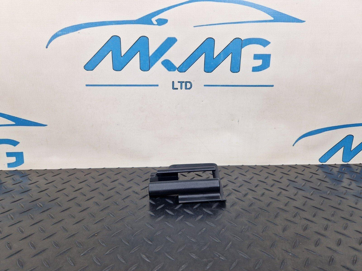 14-21 MERCEDES BENZ C220D W205 OEM FRONT SEAT GUIDE RAIL END COVER A2059190700