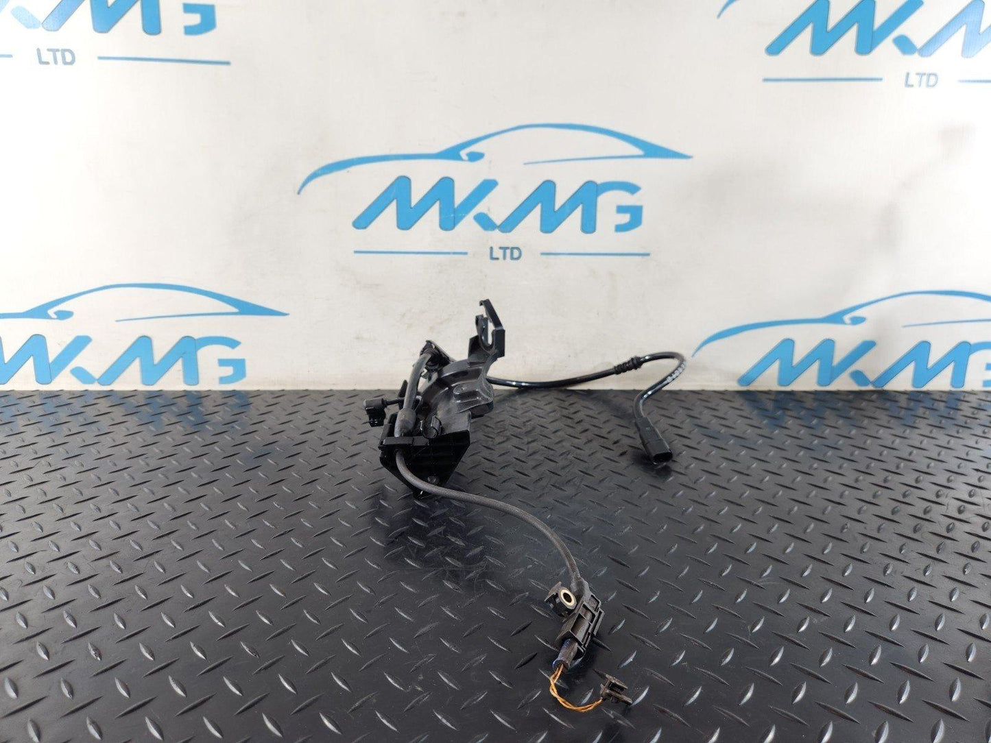 19-ON MERCEDES B CLASS W247 FRONT RIGHT BRAKE HYDRAULIC LINE BRACKET A1774214600
