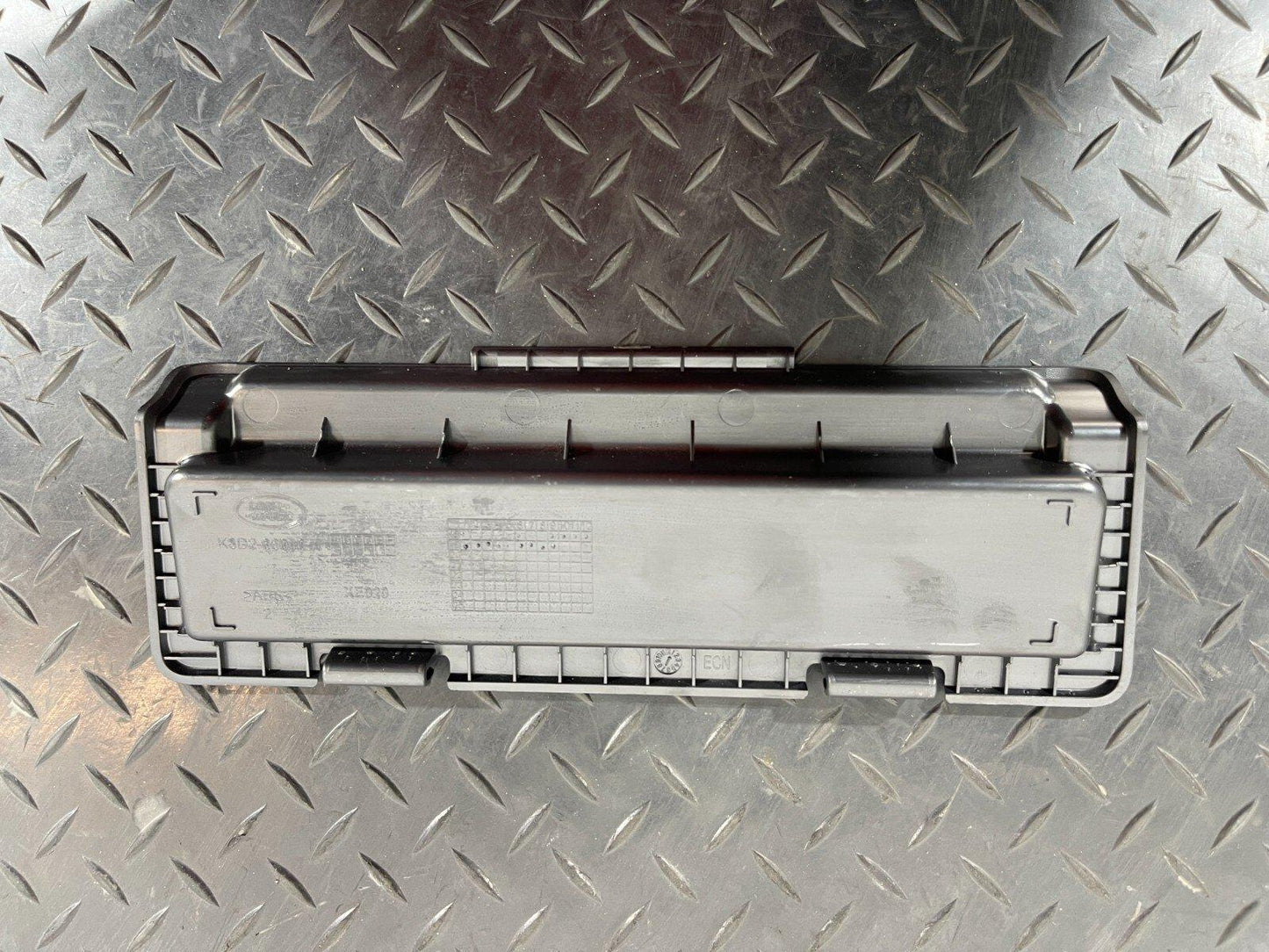 2019-ON  LAND ROVER DISCOVERY L550 GLOVE BOX TRIM K8D206040A