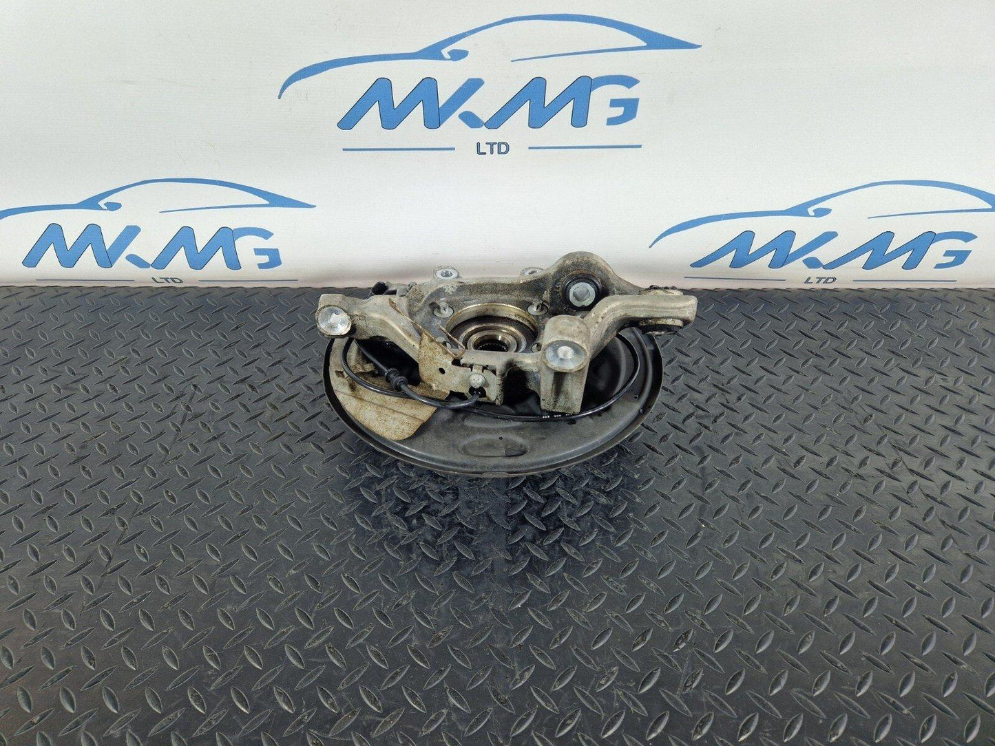 14-21 MERCEDES BENZ C300h W205 OEM REAR LEFT WHEEL HUB A2055467480