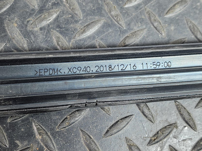 Land Rover Range Rover Evoque L551 SUV Front Left Door Window Rubber Frame XC940