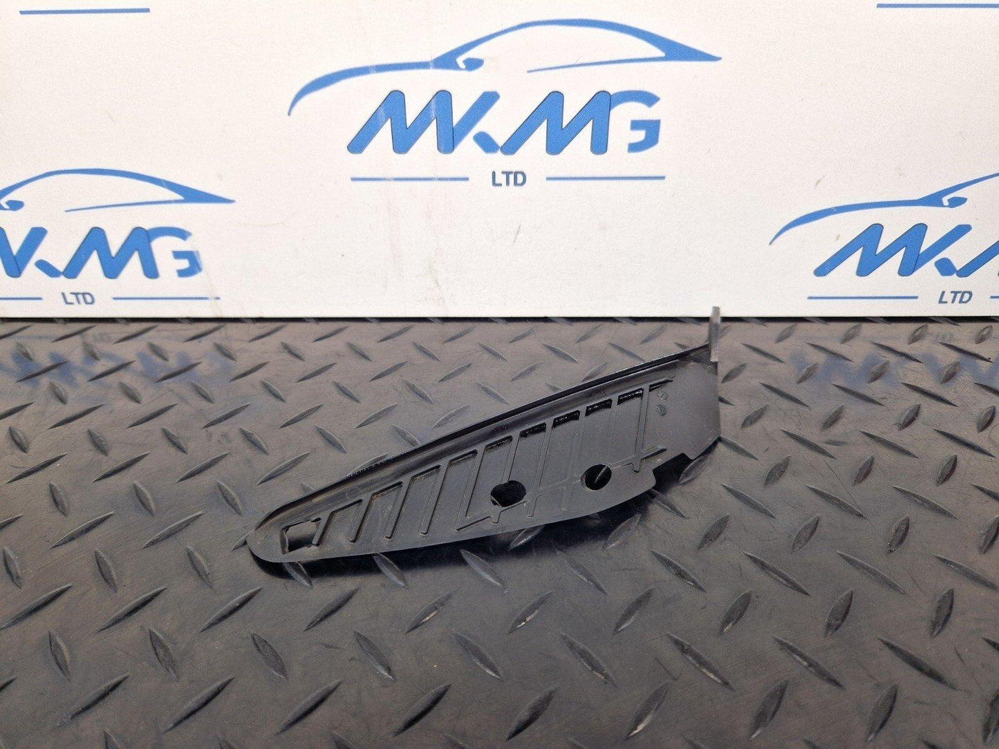 16-23 AUDI S5 COUPE FRONT RIGHT O/S MUD DEFLECTOR COVER TRIM 1402000014