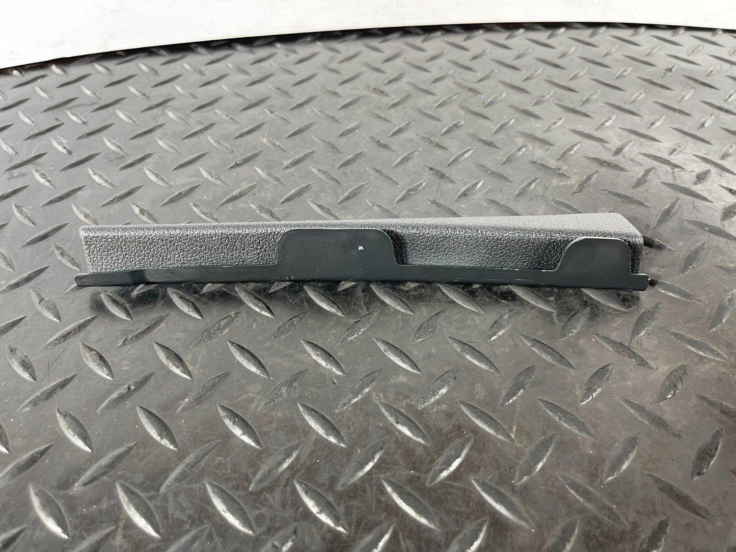 16-19 AUDI A4 B9 GENUINE RIGHT DRIVER SIDE A PILLAR BRACKET 8W0868204