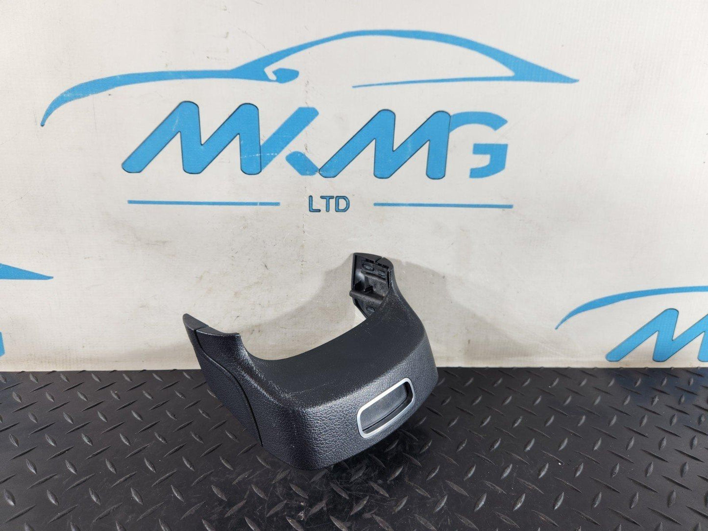 19-ON MERCEDES BENZ B CLASS W247 GENUINE CENTER CONSOLE TRIM A2476802601