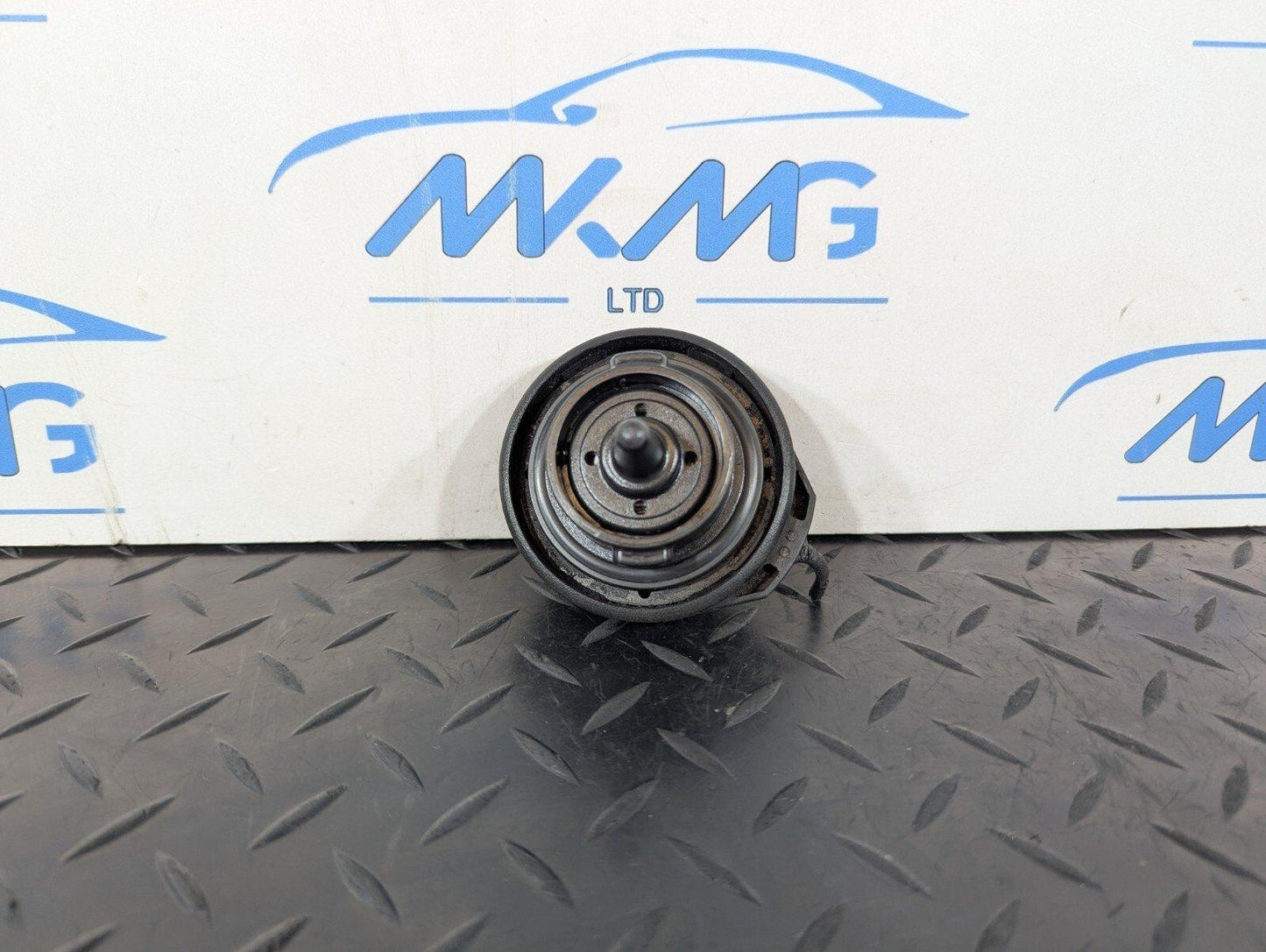 10-17 AUDI A8 4H GENUINE TANK CAP CLOSURE FUEL