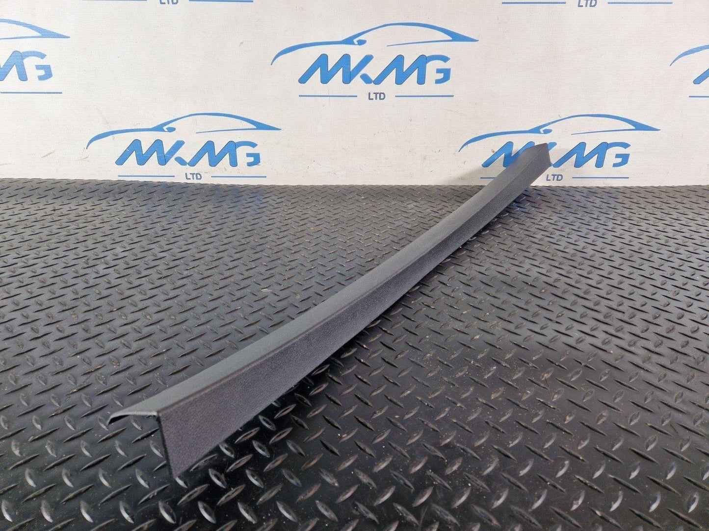 10-15 AUDI Q7 4L GENUINE TAILGATE CENTRE COVER TRIM 4L0867606