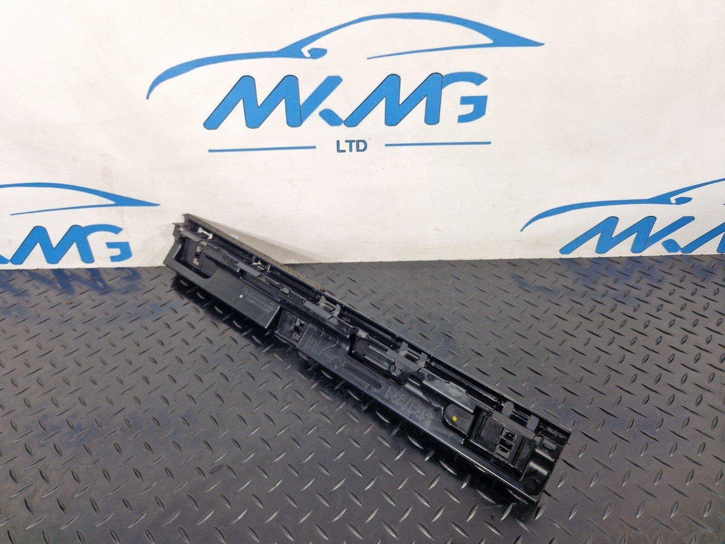 16-22 BMW X1 F48 SIDE SKIRT MOUNTING BRACKET CENTRE MIDDLE RIGHT SIDE 7332332