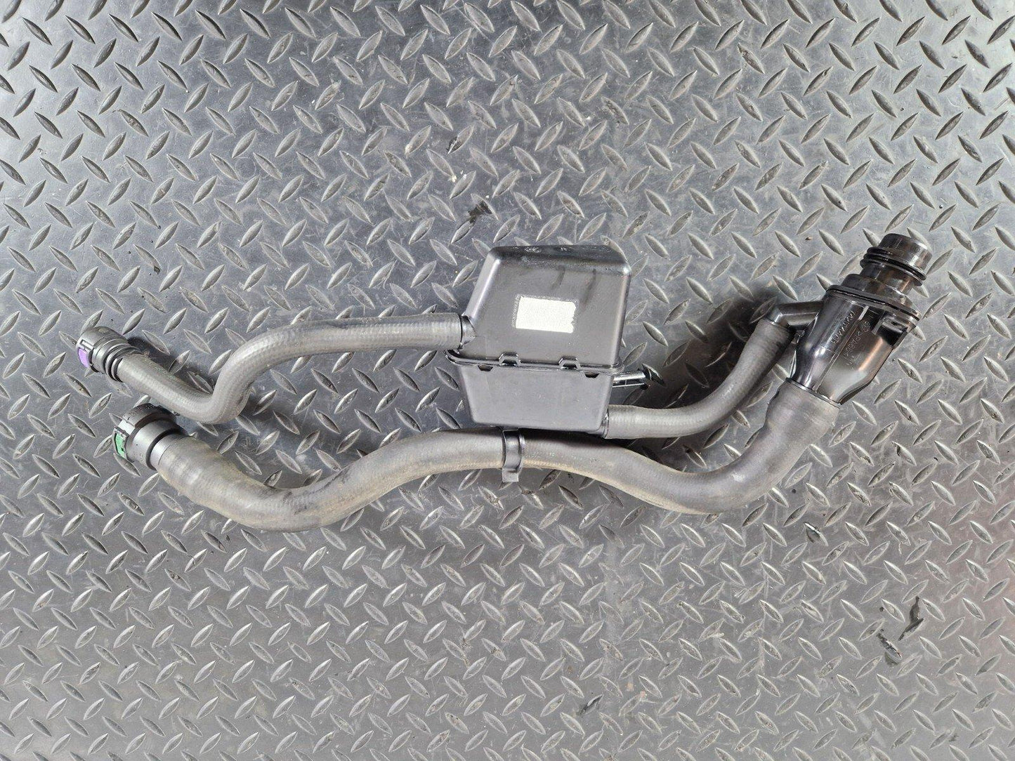 16-19 AUDI A4 B9 GENUINE ADBLUE TANK FILLING HOSES 8W0131963