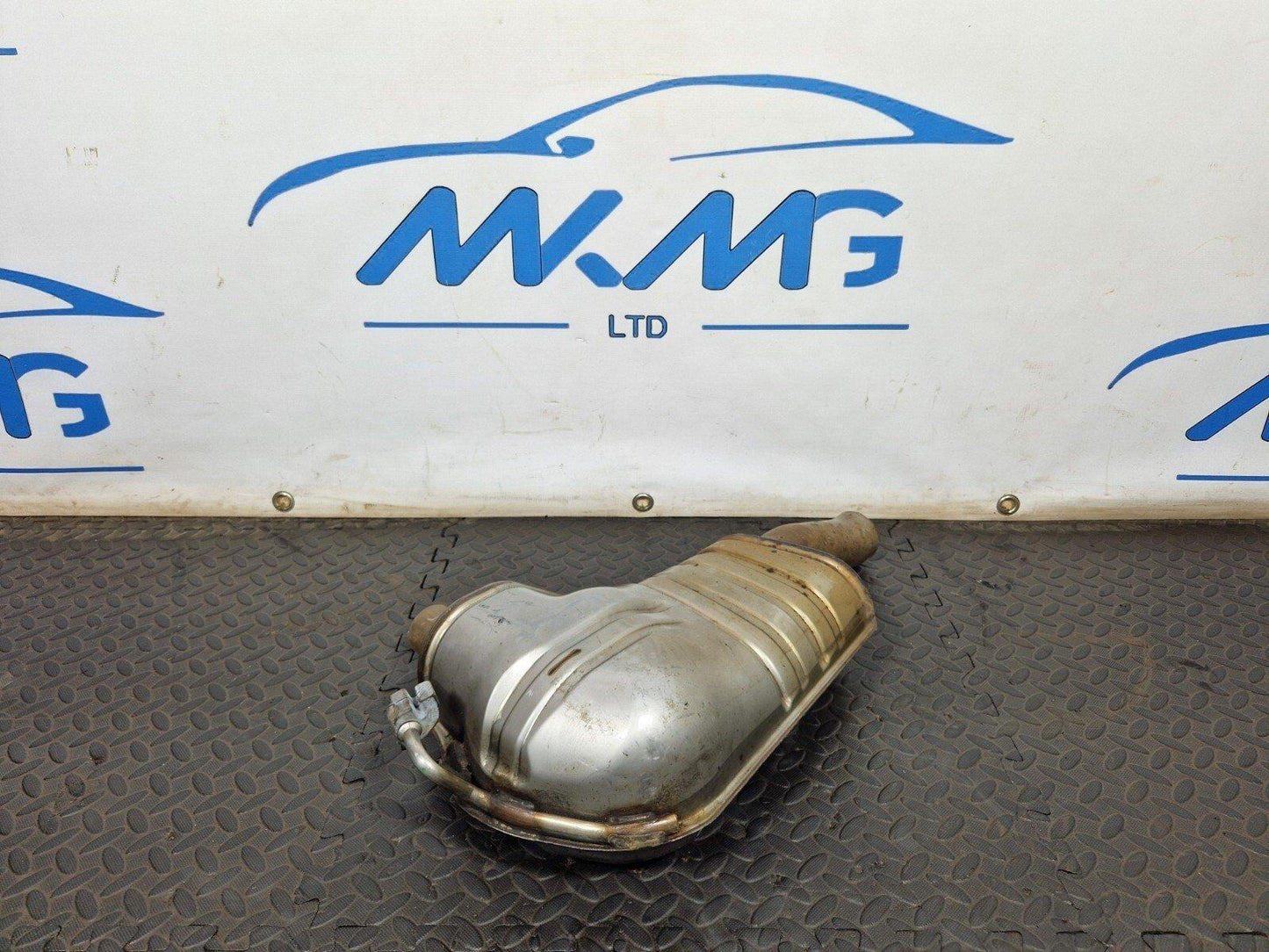16-19 AUDI A4 B9 GENUINE EXHAUST BACKBOX SILENCER 8W0253411D