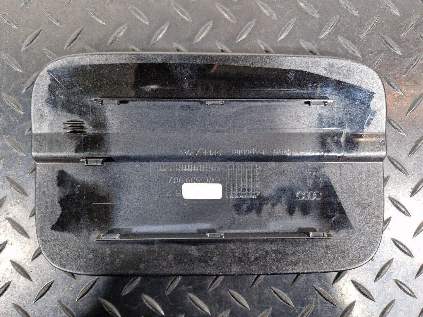 16-19 AUDI A4 B9 GENUINE FUEL DOOR IN BLACK 8W0809907 LY9T
