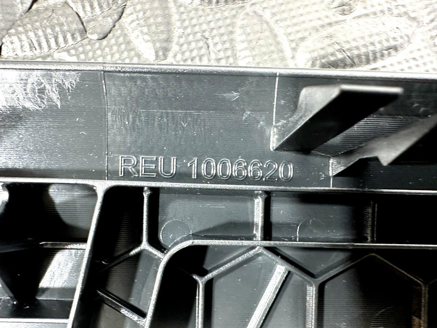 16-19 AUDI A4 B9 GENUINE  DRIVERS SIDE SHELF GRILL SPEAKER COVER TRIM 8W5035406