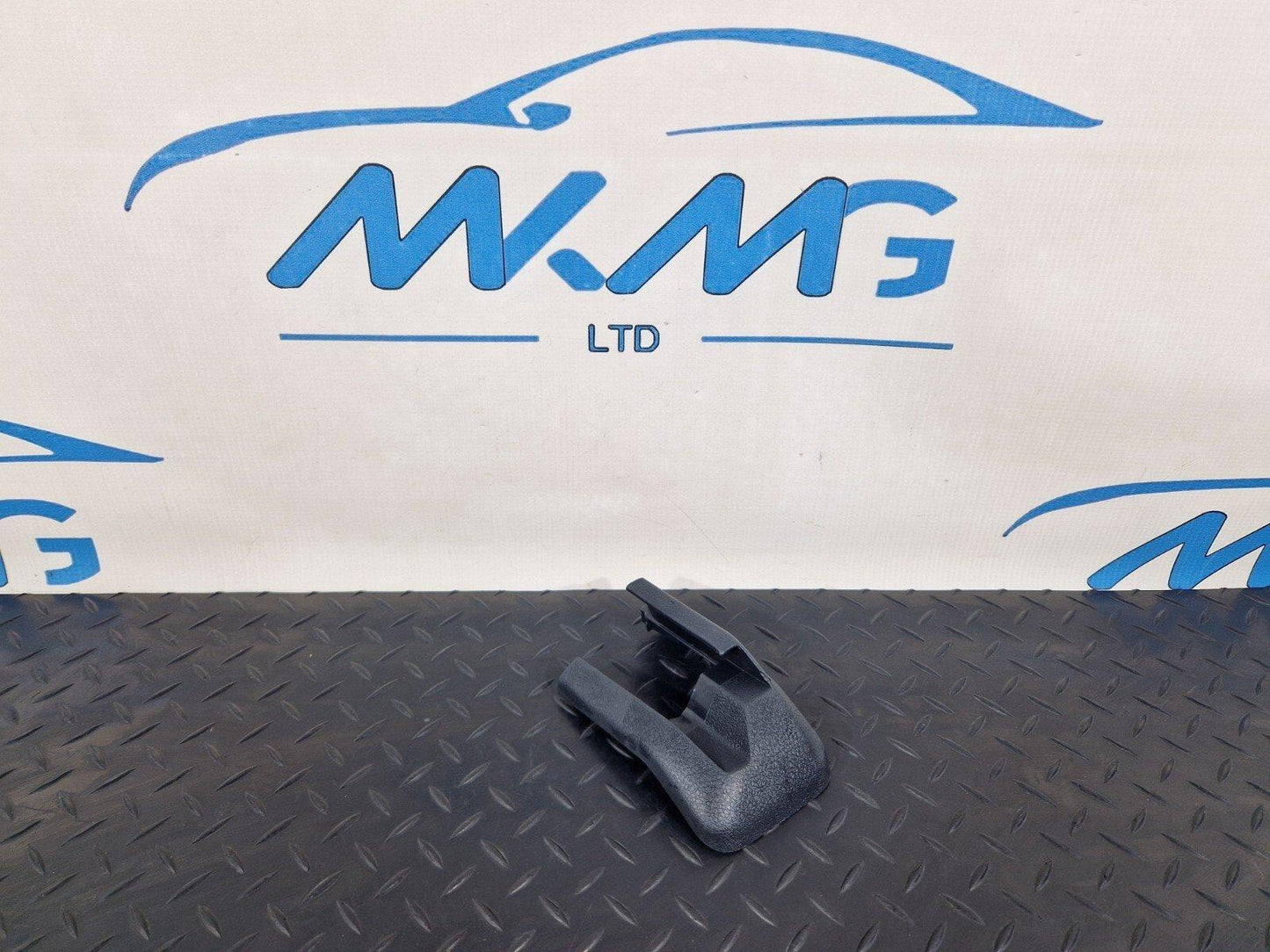 19-ON MERCEDES BENZ CLA C118 FRONT LEFT SEAT GUIDE RAIL COVER TRIM A1779193500