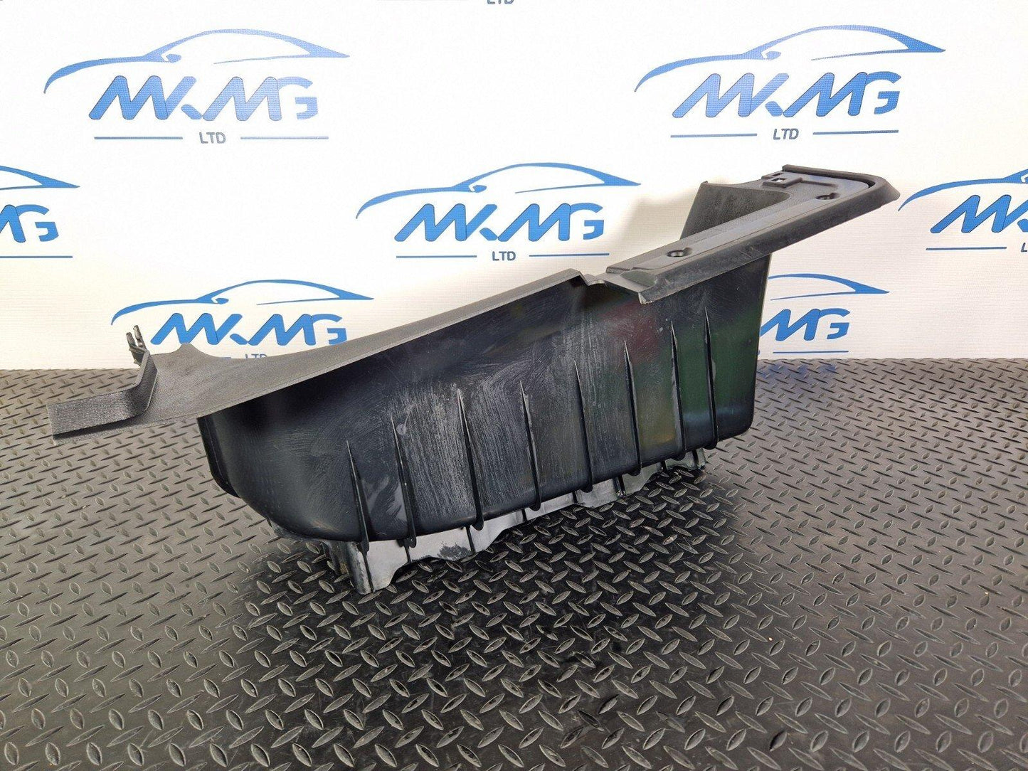 18-ON MERCEDES BENZ SPRINTER W907 W910 SIDE STEP TRIM LEFT SIDE A9106860100