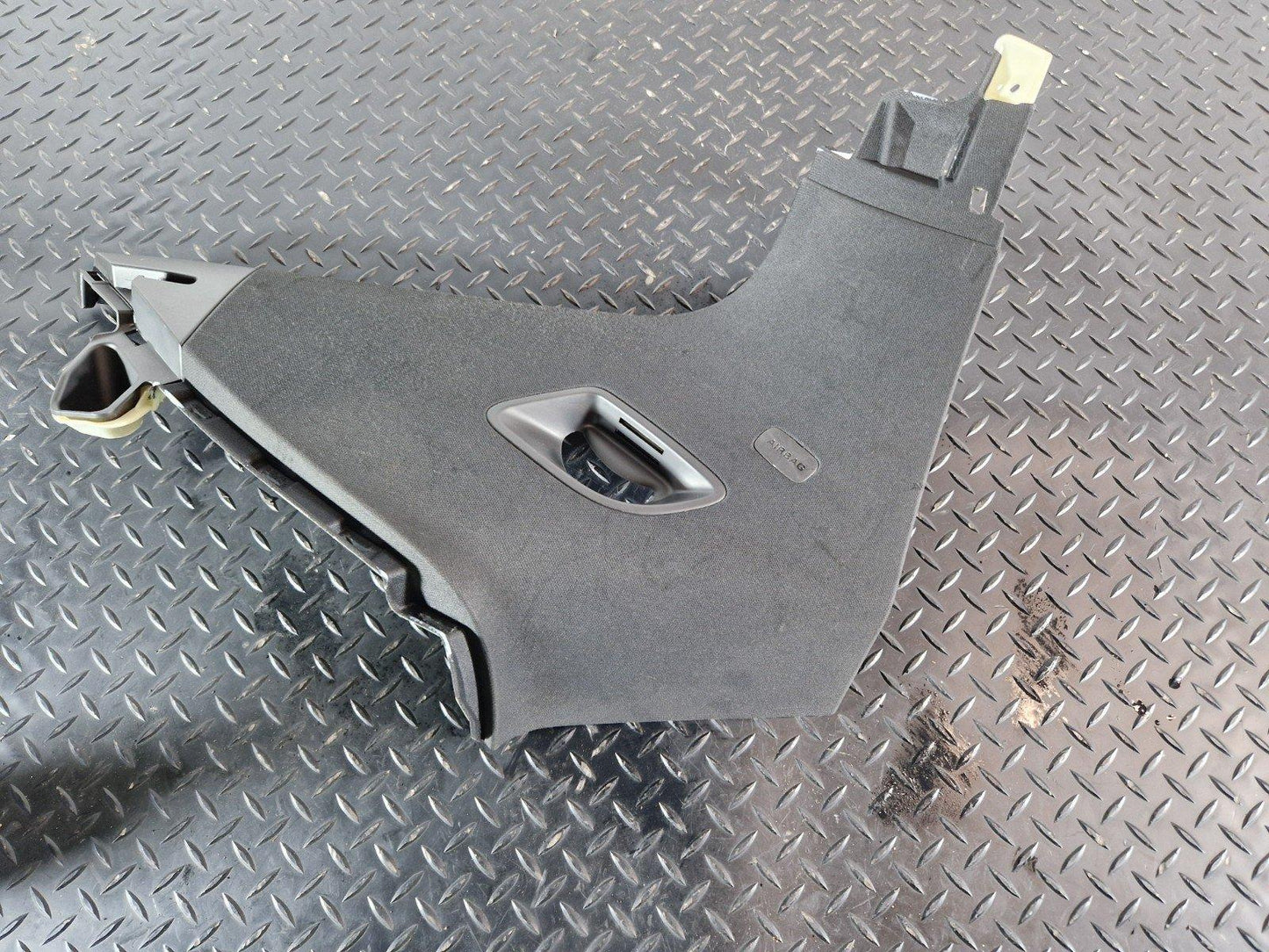 16-20 AUDI Q7 4M GENUINE LEFT UPPER D PILLAR TRIM 4M0867245B