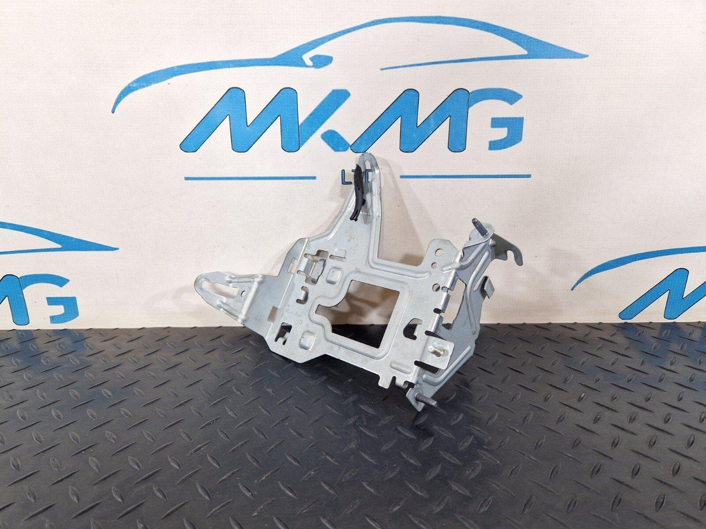 14-21 MERCEDES BENZ C300h W205 FUSE BOX RELAY HOLDER BRACKET A2055451740