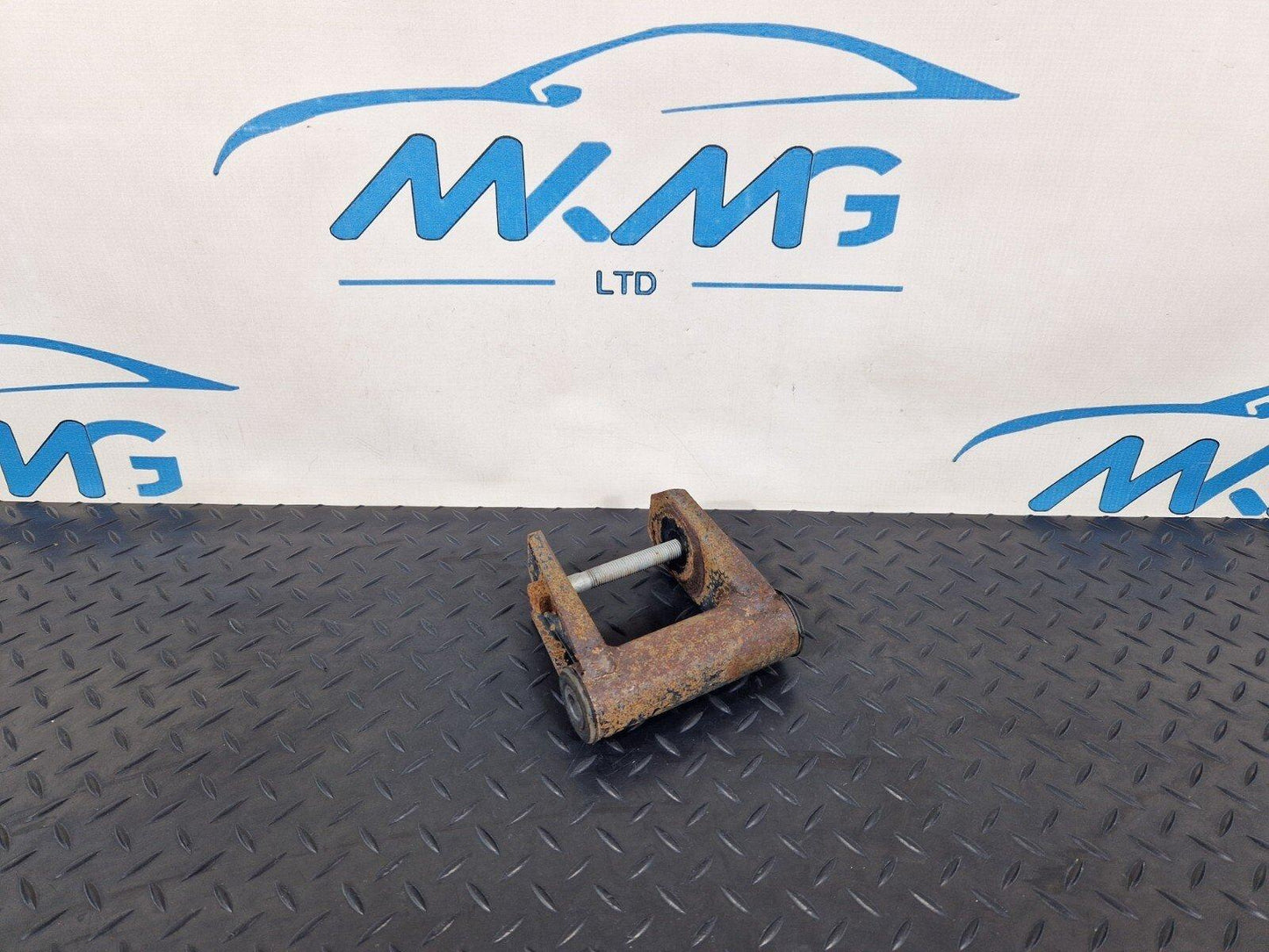 18-ON MERCEDES SPRINTER W907 W910 GENUINE REAR SPRING MOUNT A9063200063