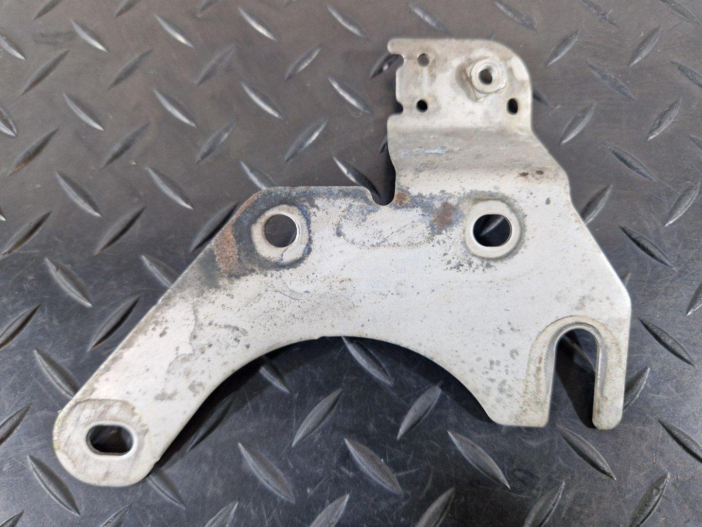 18-ON MERCEDES BENZ A CLASS W177 GENUINE HOLDER CATALYST A208185586