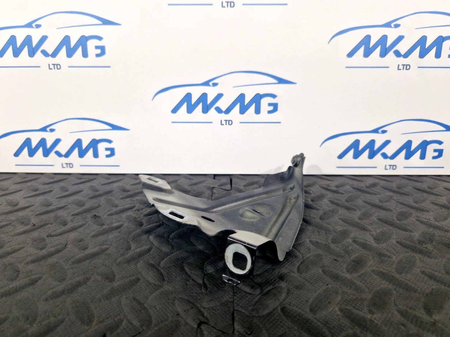 16-22 BMW X1 F48 RIGHT DRIVER SIDE WING BRACKET OEM 7351516