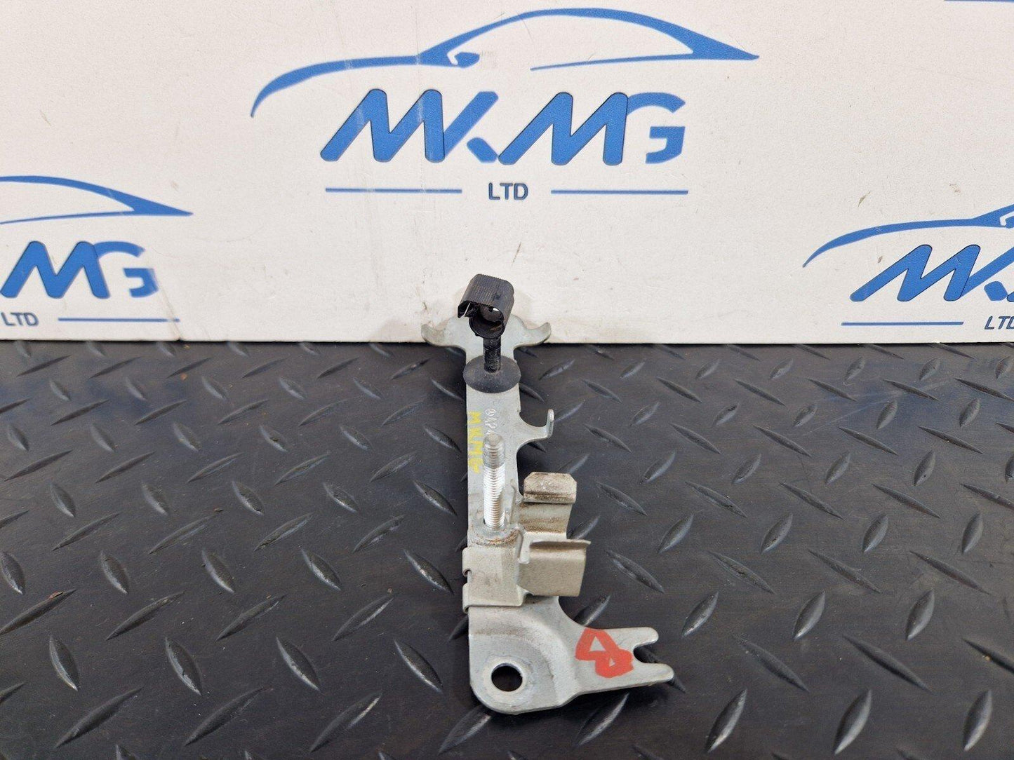 11-19 MERCEDES BENZ ML W166 EXHAUST SYSTEM PRESSURE SENSOR BRACKET A2464900840